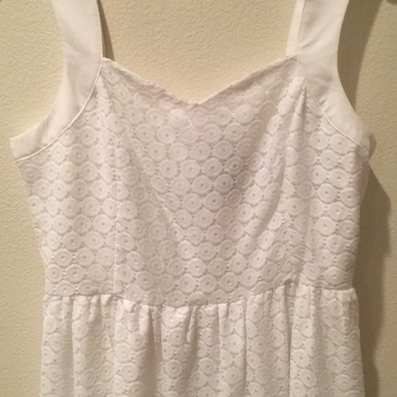 White Lace Kenzie Sweetheart Dress - NWT - Picture 2 of 3
